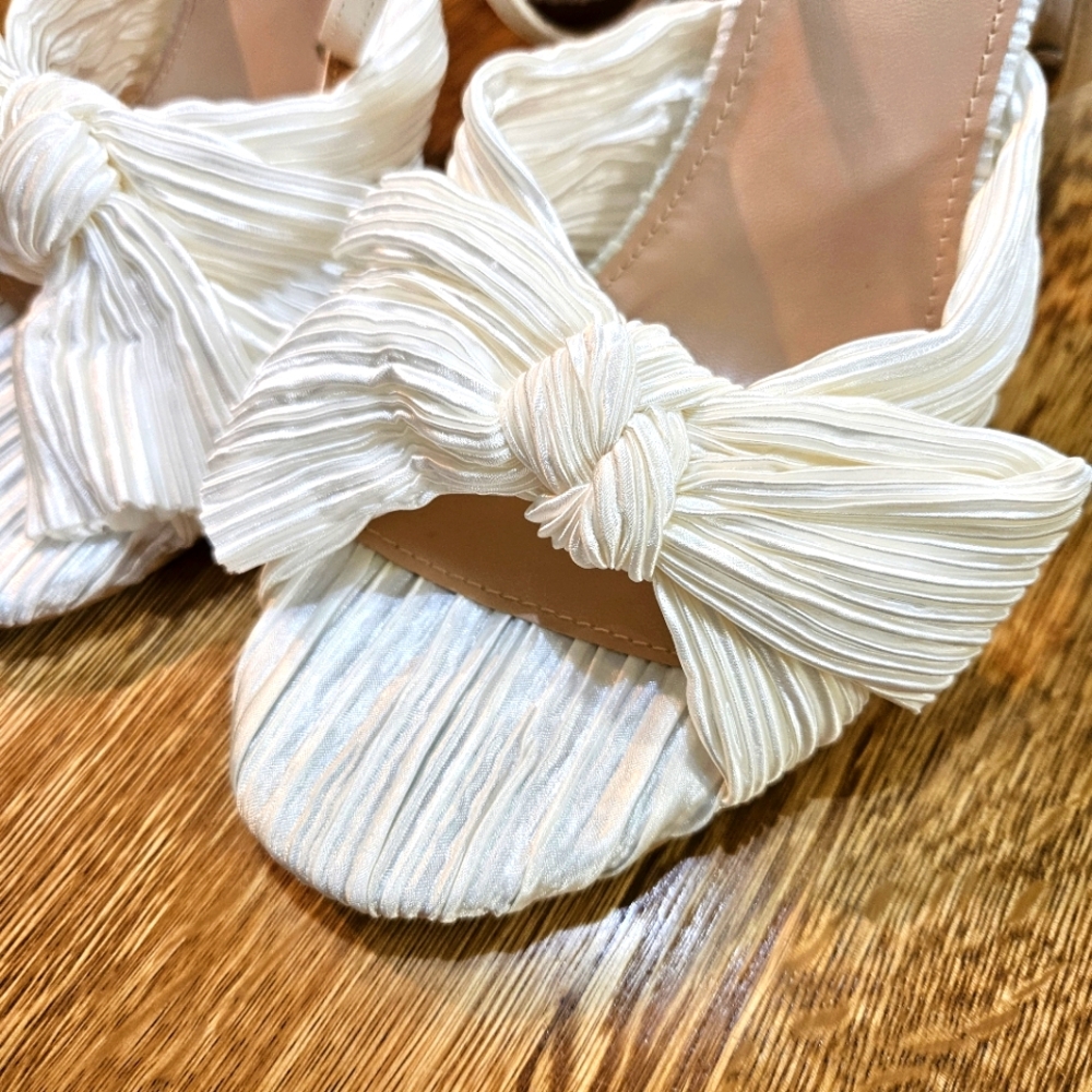 Cream Bow Heels, NIB, sz 11